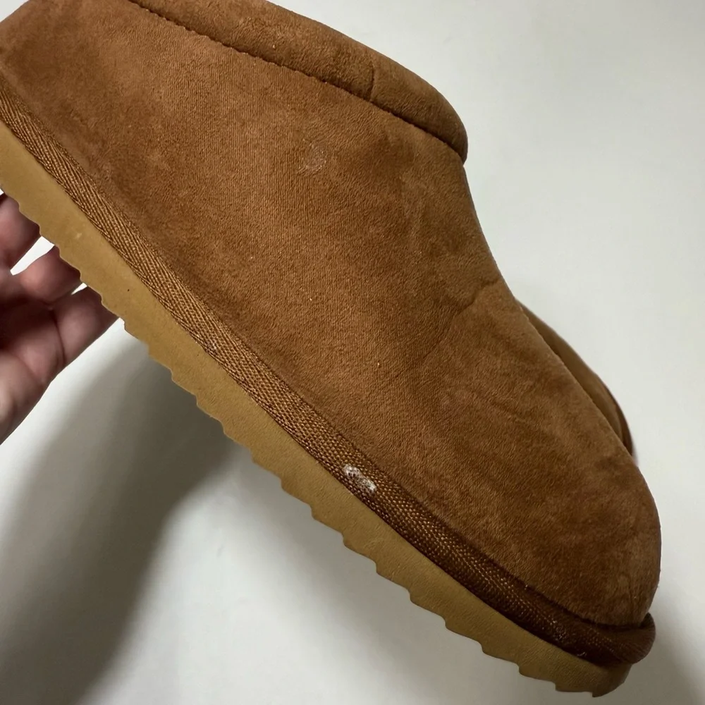 Old Navy Kids Size XXL (5Y-6Y) Cozy Brown Slip-On Clog Slippers